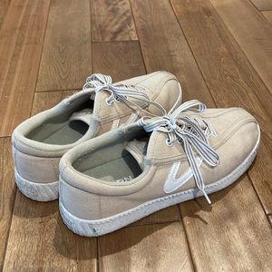Tretorn tennis shoes size 6.5